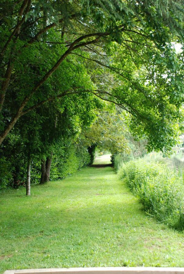 Spruce Lake Sauviat-sur-Vige Exterior foto